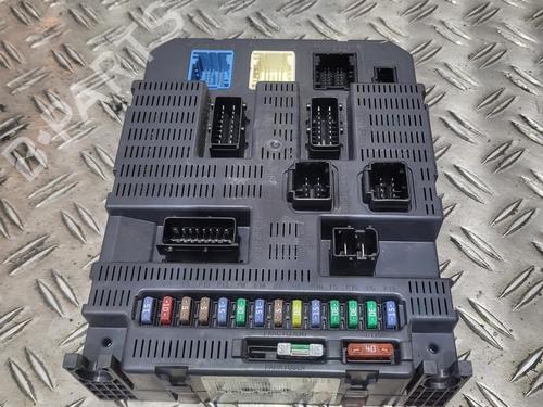 fuse-box-peugeot-expert-van-vf3a_-vf3u_-vf3x_-2007-37737266 main image