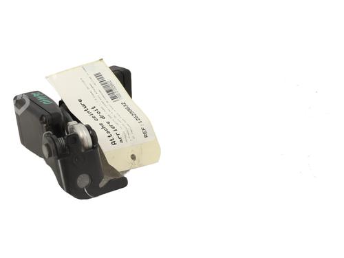 seat-buckle-peugeot-2008-i-cu_-2013-35960728 main image
