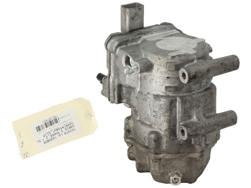 Used AC compressor AC compressor TOYOTA YARIS (_P13_) 1.5 Hybrid (NHP130_, NHP130) (101 hp) 21297638 21297638