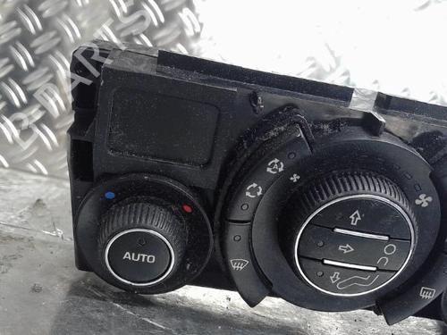 Climate control PEUGEOT 3008 II SUV (MC_, MR_, MJ_, M4_) 1.6 THP 165 (M45GYW, M45GZW, M45GYV) | BP21885931I5 