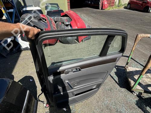 Used Right rear door Right rear door VW PHAETON (3D1, 3D2, 3D3, 3D4, 3D6, 3D7, 3D8, 3D9) 5.0 V10 TDI 4motion (313 hp) 21292927 21292927