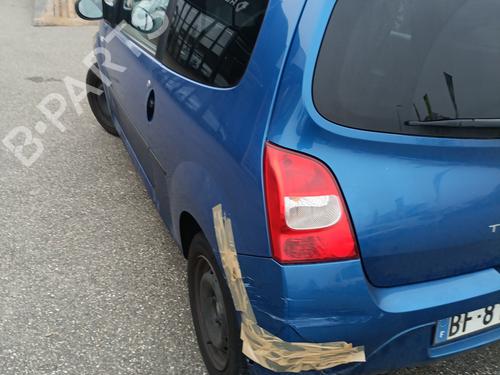 Brugte RENAULT TWINGO II (CN0_) 1.5 dCi (CN0E) (64 hp) 4435765