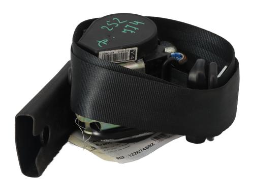 front-right-seatbelt-renault-zoe-bfm_-2012-33117134 main image