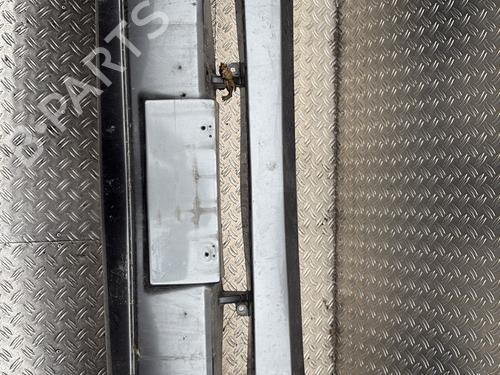 Used Front bumper KIA SORENTO I (JC) 2.5 CRDi 4WD (140 hp) 25950057