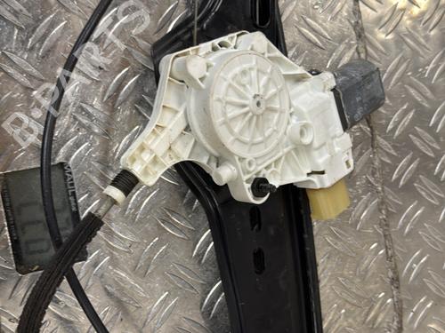 Right front window motor BMW 3 Touring (E91) 318 i | BP22594779E20 