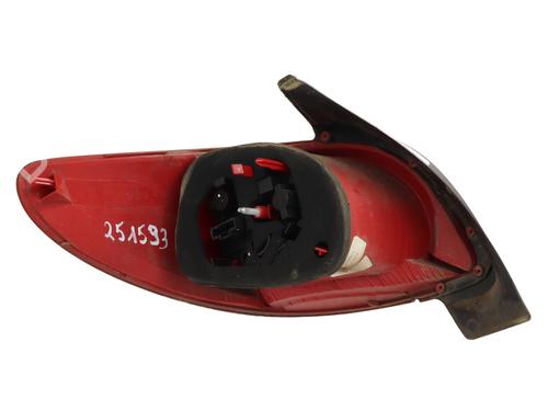 Høyre baklys Høyre baklys PEUGEOT 206+ (2L_, 2M_) 1.4 i (73 hp) 26388948 26388948