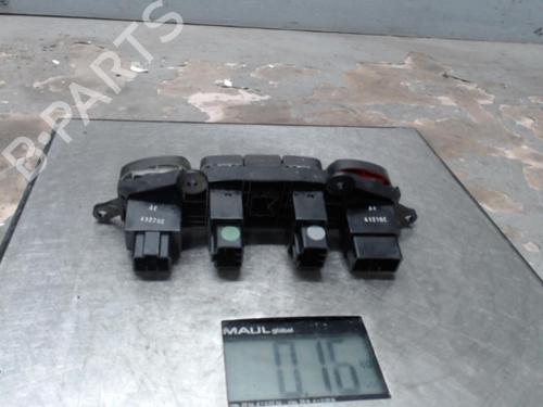 Used Warning switch HYUNDAI H-1 / STAREX Bus (A1) 2.5 CRDi (140 hp) 21367815