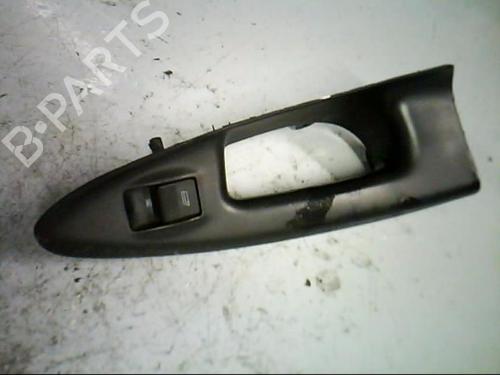 Interrupteur de vitre avant droite AUDI A4 B5 (8D2) 1.6 (100 hp) 21365852
