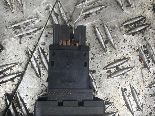 Used Warning switch Warning switch NISSAN TRADE Platform/Chassis 3.0 TDiC (106 hp) 39911525 39911525