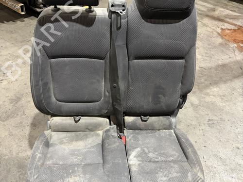 Used Right front seat Right front seat 37511136 37511136