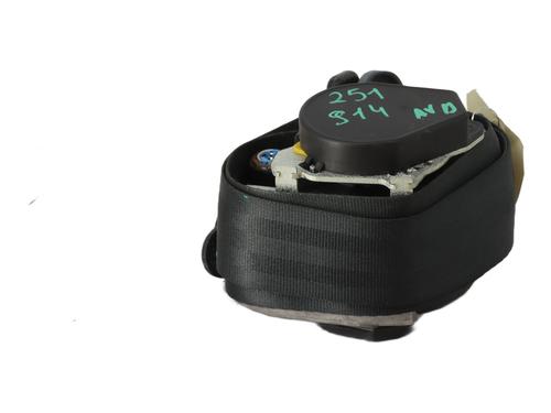 front-right-seatbelt-renault-zoe-bfm_-2012-33123185 main image