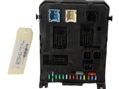 Used Fuse box Fuse box 21319610 21319610