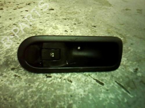 Used Right rear window switch RENAULT MEGANE II (BM0/1_, CM0/1_) 1.5 dCi (BM1E, CM1E) (106 hp) 21304062