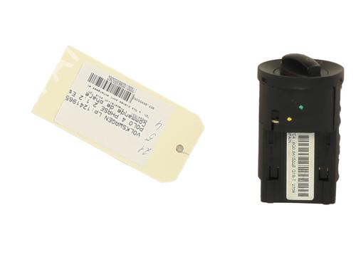 Used Headlight switch Headlight switch VW POLO IV (9N_, 9A_) 1.2 (60 hp) 21372113 21372113