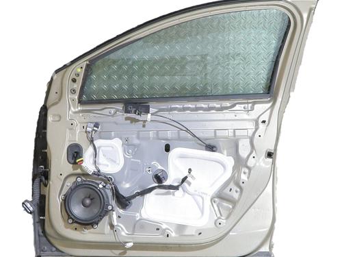 right-front-door-renault-megane-iv-hatchback-b9amn_-2015-37417101 main image