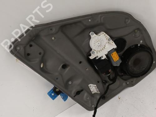 Used Right rear window motor Right rear window motor VW GOLF IV (1J1) 1.9 TDI (90 hp) 32184525 32184525