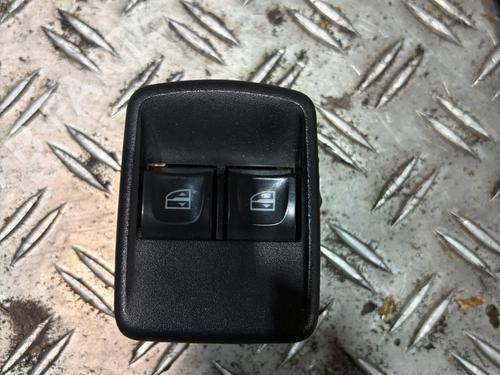 switch-renault-trafic-iii-van-fg_-2014-37264670 main image