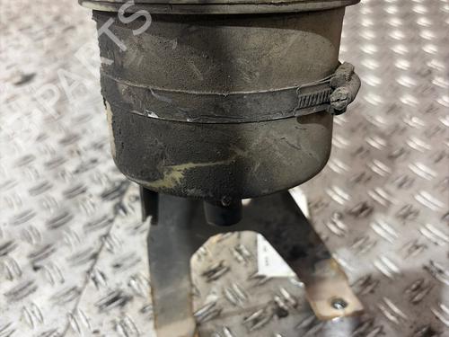 Used Power steering reservoir Power steering reservoir 39062692 39062692