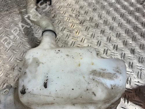 Used Windscreen washer tank Windscreen washer tank 39542391 39542391
