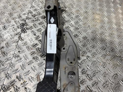 Used Break pedal Break pedal 38677429 38677429