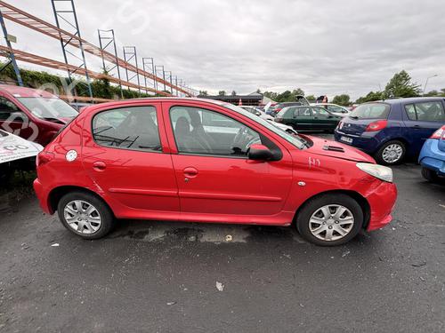 Left mirror PEUGEOT 206+ (2L_, 2M_) 1.4 HDi eco 70 | BP21298202C26
