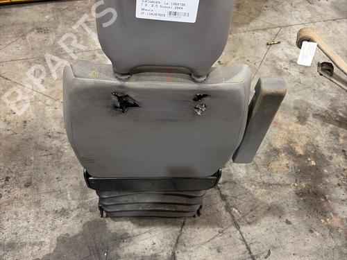 Used Left front seat Left front seat VW LT 28-46 II Van (2DA, 2DD, 2DH) 2.5 TDI (109 hp) 40002360 40002360
