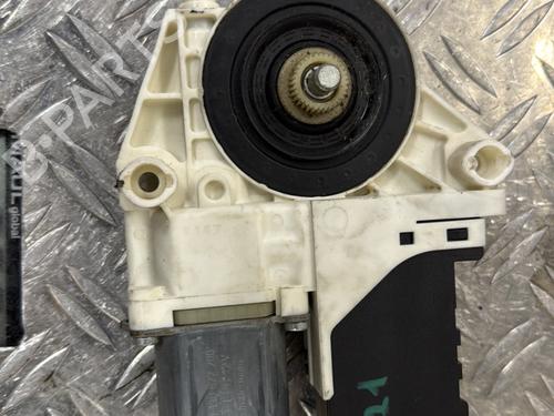 Used Left front window motor PEUGEOT 407 (6D_) 2.0 HDi 135 (6DRHRH, 6DRHRE, 6DRHRG, 6DRHRJ) (136 hp) 24370039