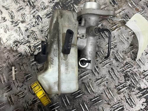 Used Brake master cylinder Brake master cylinder VW TRANSPORTER T5 Platform/Chassis (7JD, 7JE, 7JL, 7JY, 7JZ, 7F 1.9 TDI (105 hp) 40187777 40187777
