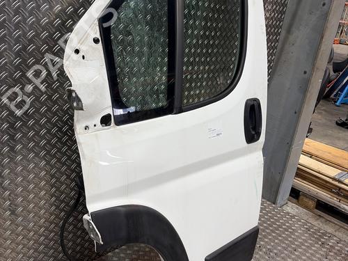 left-front-door-peugeot-boxer-van-2006-39153117 main image