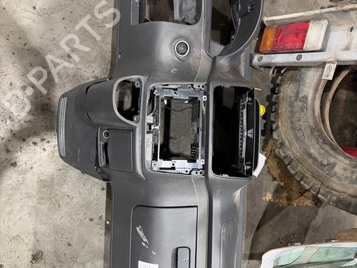 dashboard-mercedes-benz-vito-mixto-van-w639-2003-40457916 main image