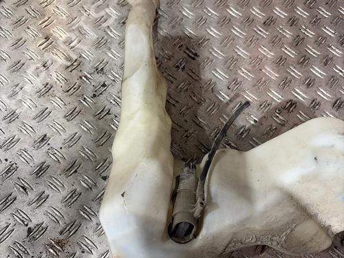 Used Windscreen washer tank Windscreen washer tank 39521840 39521840
