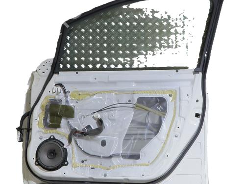right-front-door-nissan-leaf-ze0-2010-2011-2012-2013-2014-2015-2016-2017-33167150 main image