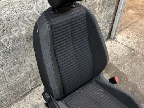 Used Right front seat Right front seat PEUGEOT 208 II (UB_, UP_, UW_, UJ_) 1.2 PureTech 100 (101 hp) 21308502 21308502