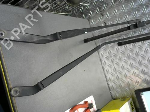 Used Front windshield wiper arm VW POLO (9N_, 9A_) 1.2 12V (64 hp) 21307873
