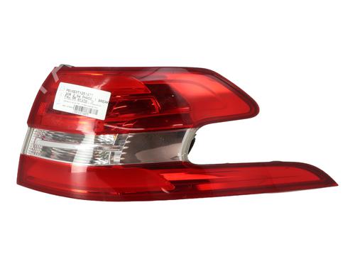 Used Right taillight PEUGEOT 308 SW II (LC_, LJ_, LR_, LX_, L4_) 1.6 BlueHDi 120 (120 hp) 26600265