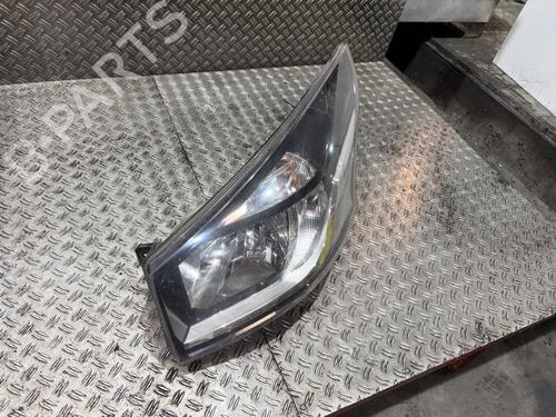 Venstre forlygte Venstre forlygte RENAULT TRAFIC III Van (FG_) 1.6 dCi 125 (FGMH) (125 hp) 37077399 37077399