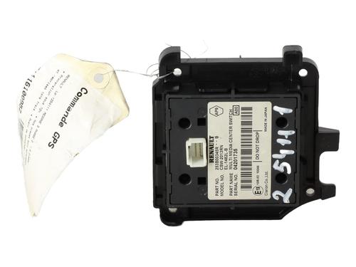 switch-renault-megane-iii-hatchback-bz01_-b3_-2008-30545622 main image