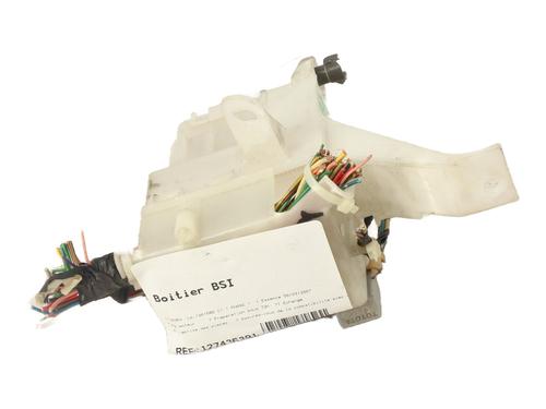 Used Fuse box Fuse box 38055808 38055808