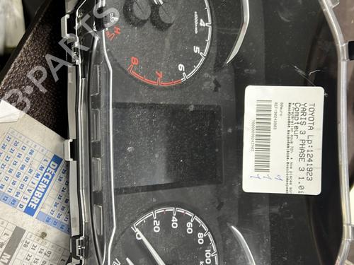 Used Instrument cluster TOYOTA YARIS (_P13_) 1.0 (KSP130) (72 hp) 21297968