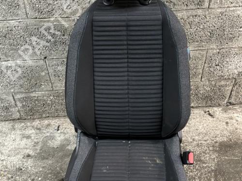 Used Right front seat PEUGEOT 208 II (UB_, UP_, UW_, UJ_) 1.2 PureTech 100 (101 hp) 21308502