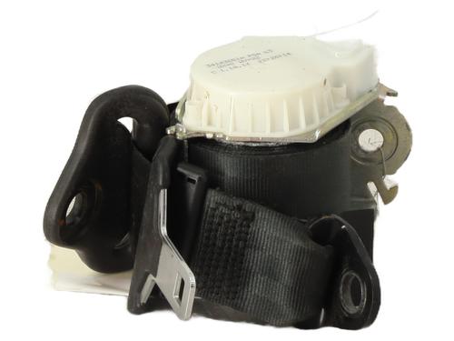 rear-left-seatbelt-citroen-c4-cactus-2014-34144640 main image
