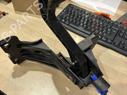 clutch-pedal-renault-master-iii-van-fv-2010-30491996 main image
