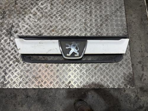 Used Grille Grille 37243996 37243996