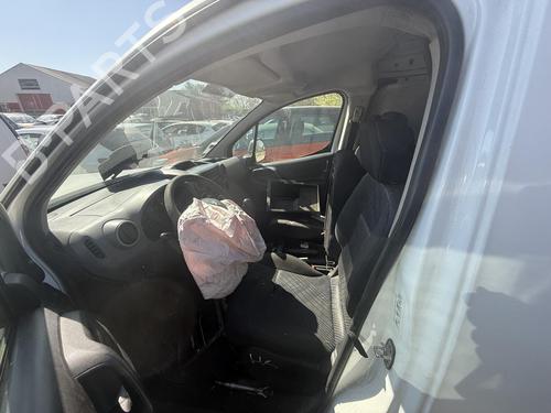 Left headlight PEUGEOT PARTNER Box Body/MPV 1.6 HDi | BP24827806C28  - Image 13