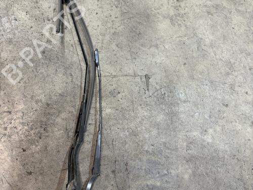 front-windshield-wiper-arm-renault-trafic-iii-van-fg_-2014-37511121 main image