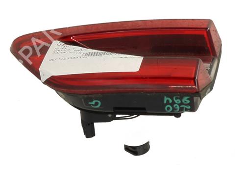 Venstre baglygte bagklap Venstre baglygte bagklap RENAULT KADJAR (HA_, HL_) 1.2 TCe 130 (HLMR) (130 hp) 35826130 35826130