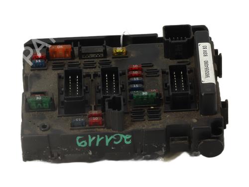 Used Fuse box Fuse box 33657121 33657121