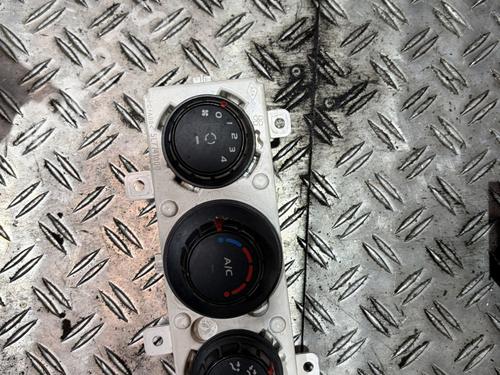 Used Climate control Climate control 32286976 32286976