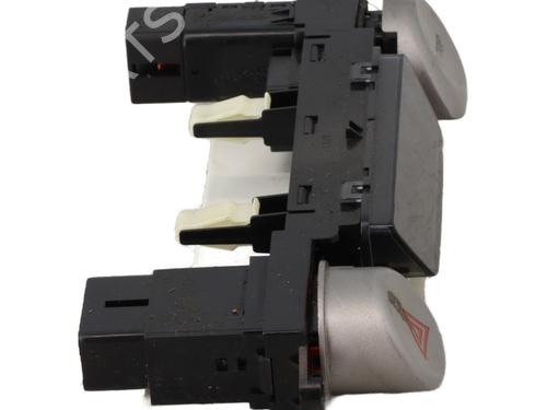 Used Warning switch Warning switch HYUNDAI i20 I (PB, PBT) 1.2 (78 hp) 21370193 21370193