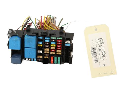 Used Fuse box DACIA SANDERO II 1.0 SCe 75 (B8JC, B8JD, B8NC) (73 hp) 21302638